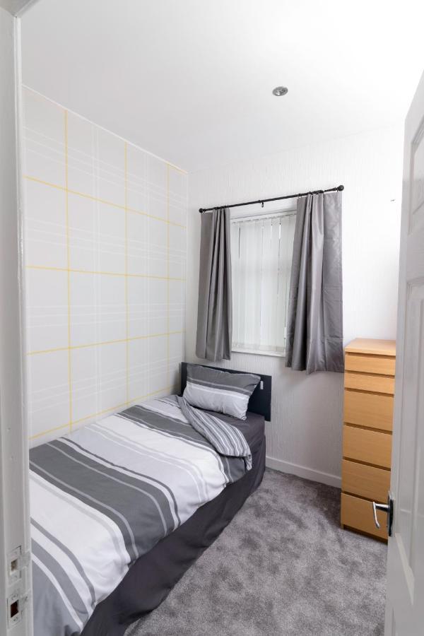 Entire House - 2 Bedroom - 3 Bed - Free Wifi - Tv Clayton-le-Moors Extérieur photo